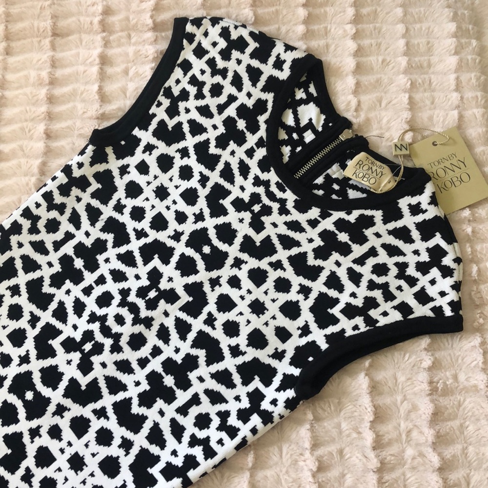 New! Black/white bodycon dress by Torn